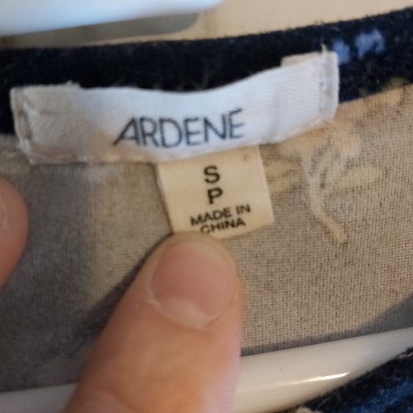 Ardene Navy Floral Crop Top size S - Picture 3 of 6